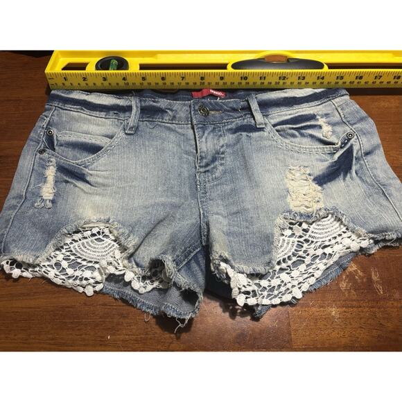Vtg BONGO Shorts Womens 9 Blue Denim Distressed Lace Accent - Picture 7 of 8